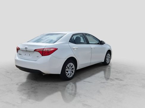 Used 2018 Toyota Corolla LE FWD image 8