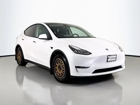 Used 2022 Tesla Model Y Long Range AWD/4WD image 3