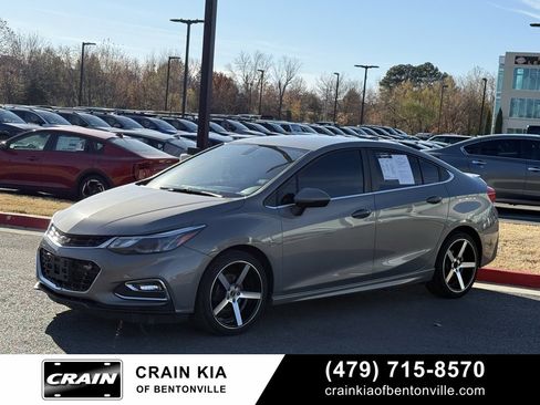 Used 2017 Chevrolet Cruze LT w/ Convenience Package image 3