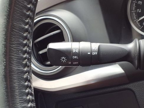 Used 2020 Toyota Tacoma SR5 AWD/4WD image 21