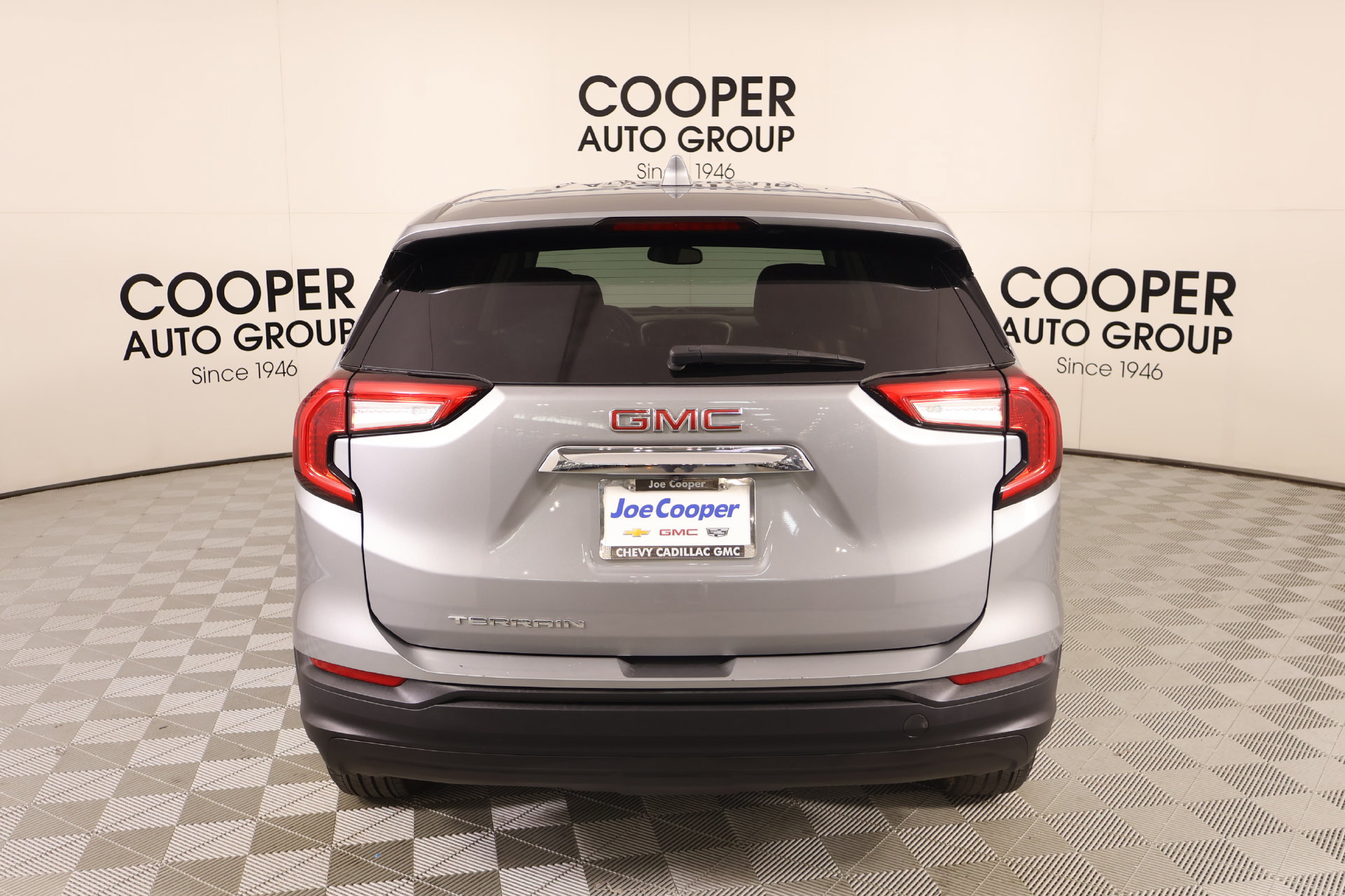 Used 2023 GMC Terrain SLE w/ LPO, Floor Liner Package FWD image 20