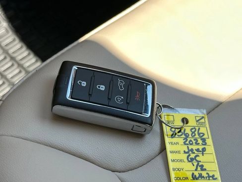 Used 2023 Jeep Grand Cherokee Limited AWD/4WD image 35