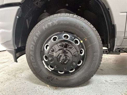 New 2026 RAM 3500 Big Horn AWD/4WD image 13