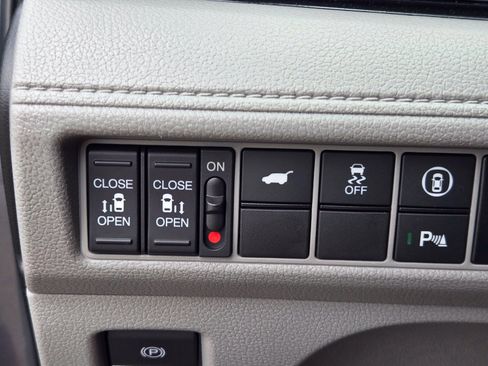 Used 2023 Honda Odyssey Touring image 25
