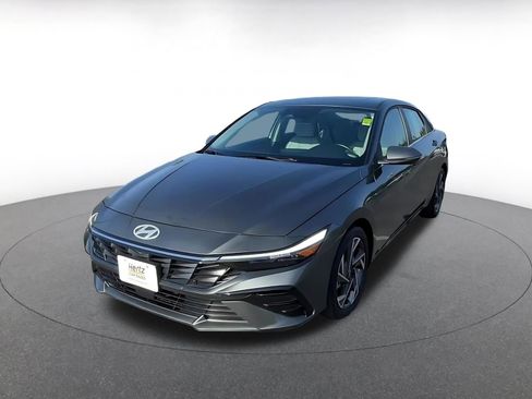 Used 2025 Hyundai Elantra Limited image 7