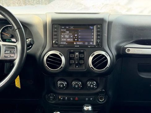 Used 2018 Jeep Wrangler Unlimited Sahara w/ Connectivity Group image 19