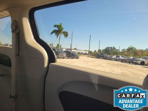 Used 2017 Chrysler Pacifica LX image 15