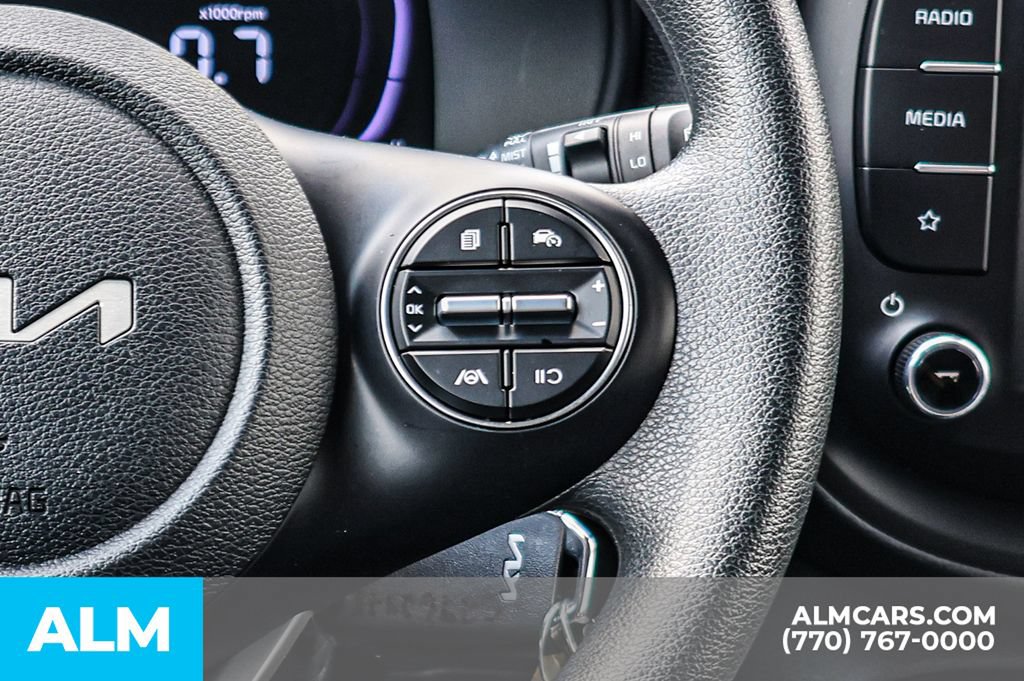 Used 2025 Kia Soul LX w/ LX Technology Package FWD image 34