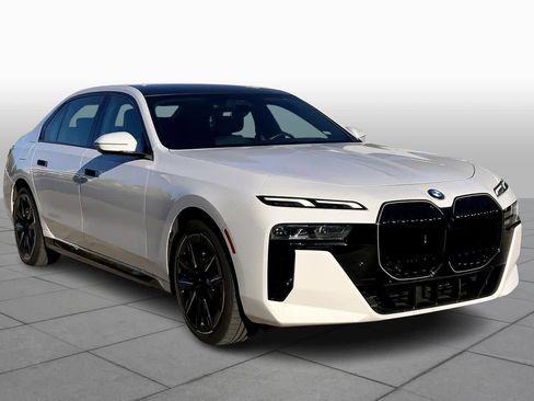 New 2025 BMW 760i xDrive w/ Luxury Rear Seating Package image 2