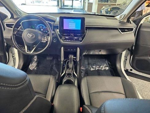 Used 2023 Toyota Corolla Cross XLE w/ Convenience Package AWD/4WD image 15