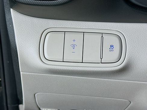 Used 2025 Hyundai Venue SEL FWD image 17