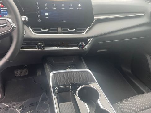 Used 2025 Chevrolet Equinox LT image 37