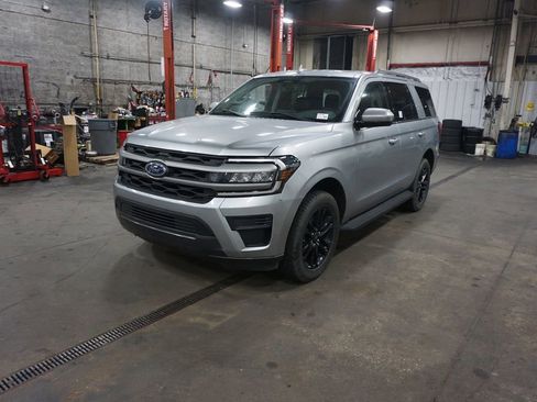 Used 2024 Ford Expedition XLT RWD image 25