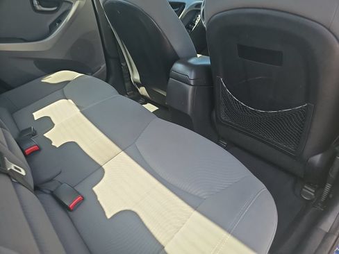 Used 2014 Hyundai Elantra SE FWD image 11