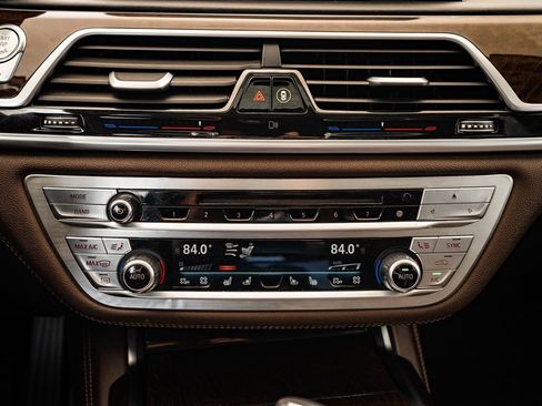 Used 2016 BMW 750i xDrive image 35