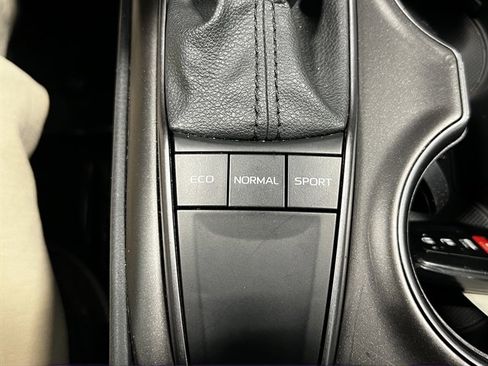 Used 2024 Toyota Camry SE image 39