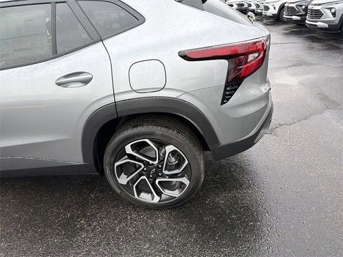 New 2026 Chevrolet Trax RS w/ Driver Confidence Package image 6