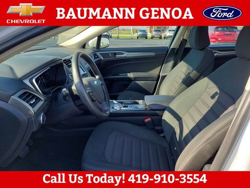 Used 2020 Ford Fusion SE FWD image 16