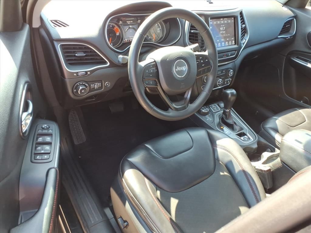 Used 2022 Jeep Cherokee Trailhawk w/ Comfort/Convenience Group AWD/4WD image 17