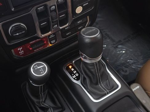 Used 2020 Jeep Gladiator Rubicon w/ Dual Top Group AWD/4WD image 29