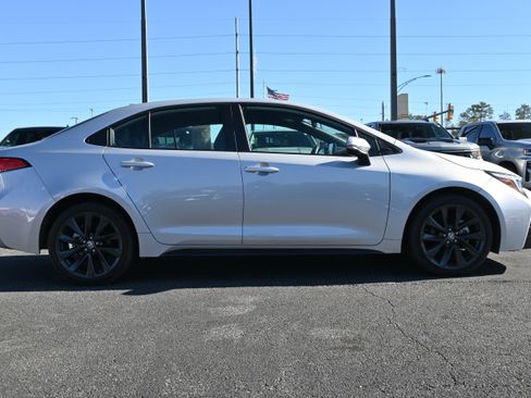 Used 2024 Toyota Corolla SE image 11