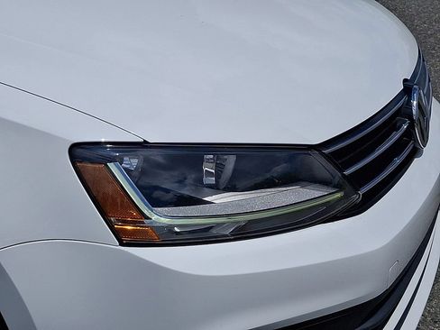 Used 2017 Volkswagen Jetta Sport FWD image 9