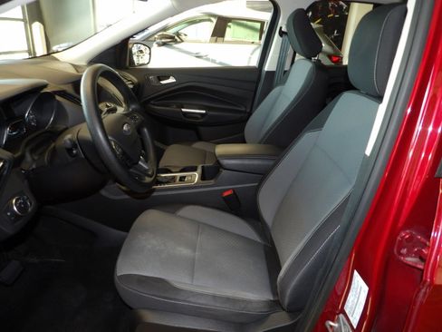 Used 2019 Ford Escape SE image 25