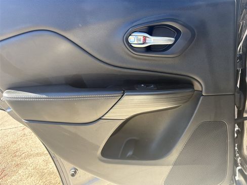 Used 2015 Jeep Cherokee Limited w/ Luxury Group image 24