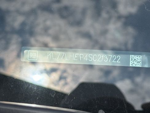 Used 2025 Chevrolet Trax LT FWD image 2
