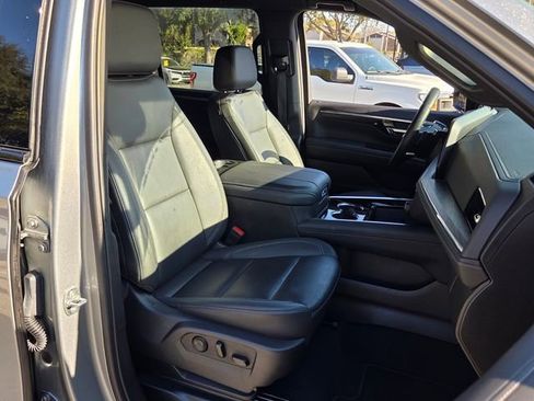 Certified 2025 Chevrolet Suburban Z71 image 21