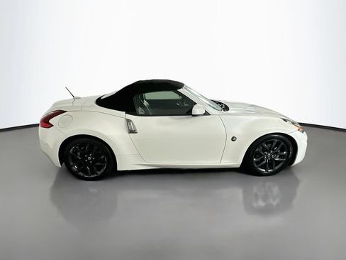 Used 2019 Nissan 370Z Touring RWD image 8