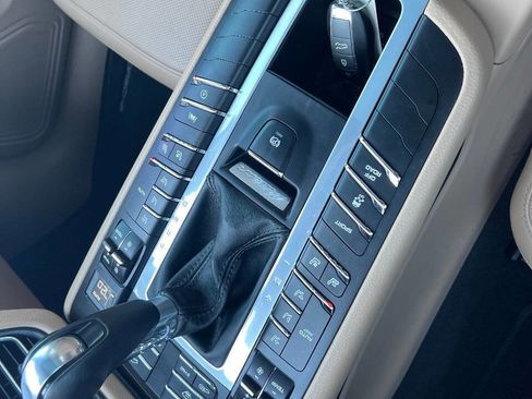 Used 2021 Porsche Macan image 28