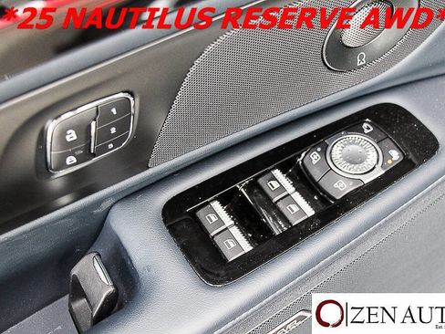 Used 2025 Lincoln Nautilus Reserve AWD/4WD image 42
