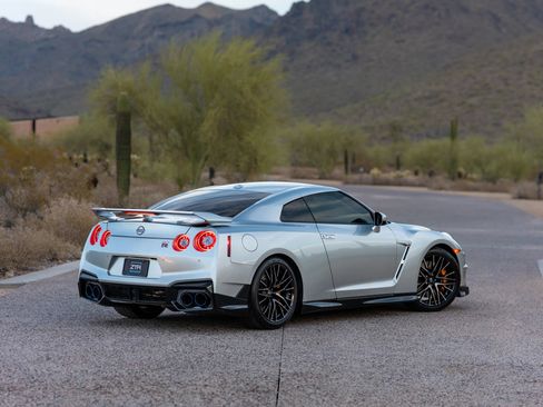 Used 2024 Nissan GT-R Premium w/ Floor Mat Package AWD/4WD image 11