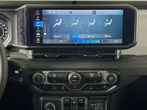 Used 2024 Jeep Gladiator Sport AWD/4WD image 15