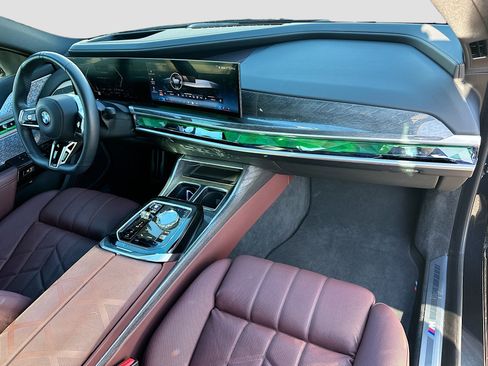 Used 2024 BMW 760i xDrive image 34