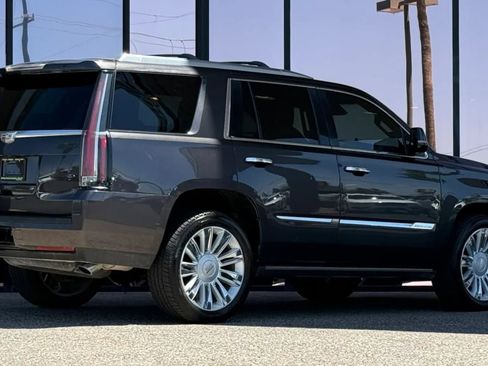 Used 2016 Cadillac Escalade Platinum RWD image 12