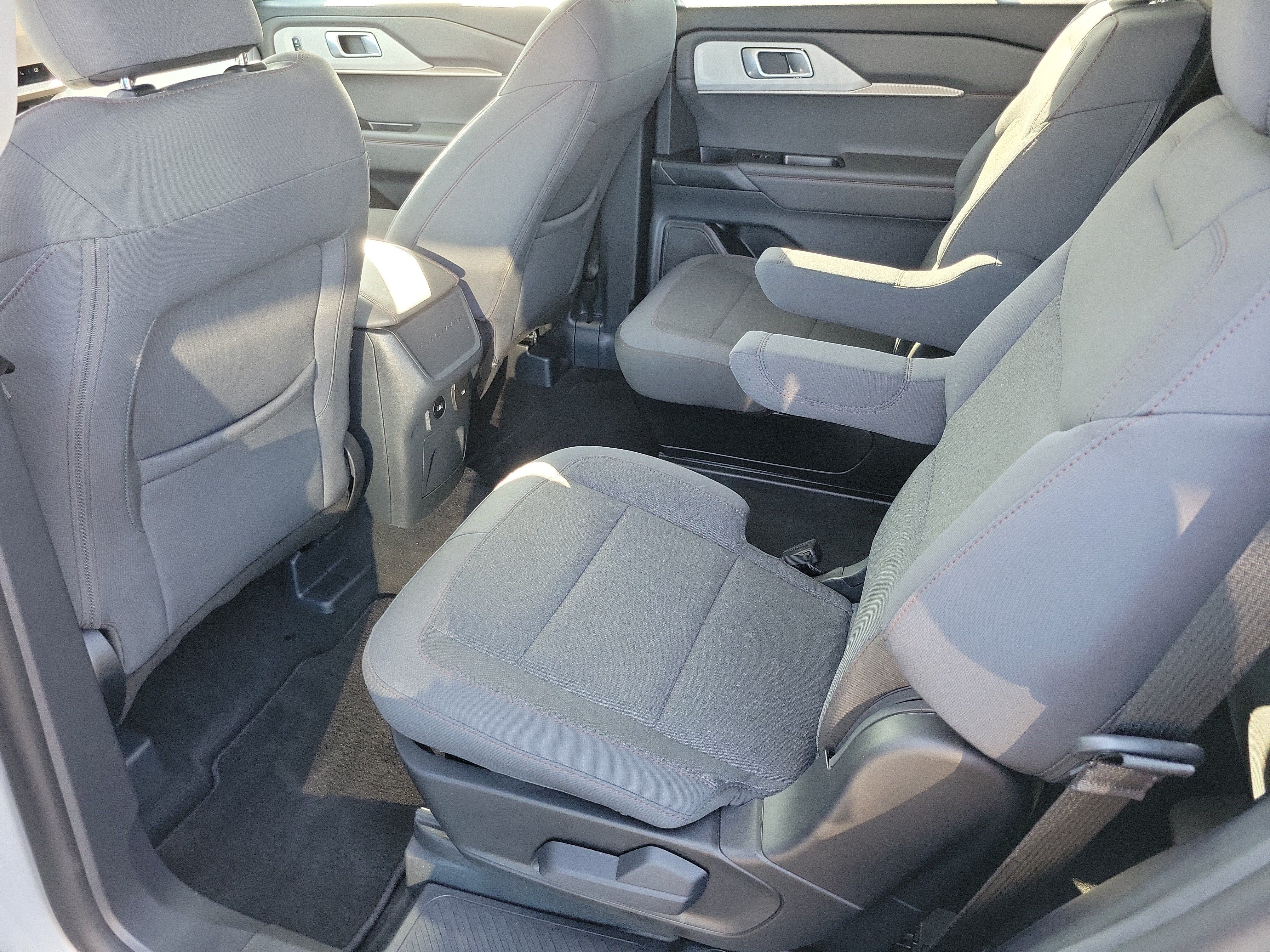 Used 2026 Ford Explorer Active AWD/4WD image 11