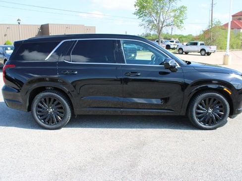 Used 2025 Hyundai Palisade Calligraphy image 3