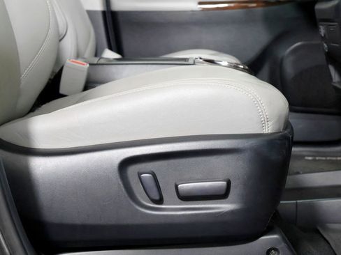 Used 2018 Toyota Sienna Limited image 48