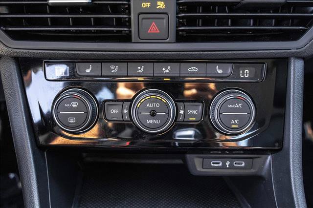 Used 2024 Volkswagen Jetta SE FWD image 17