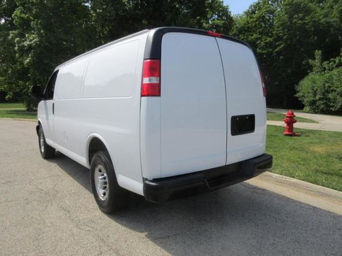 Used 2019 Chevrolet Express 2500 w/ Driver Convenience Package RWD image 25