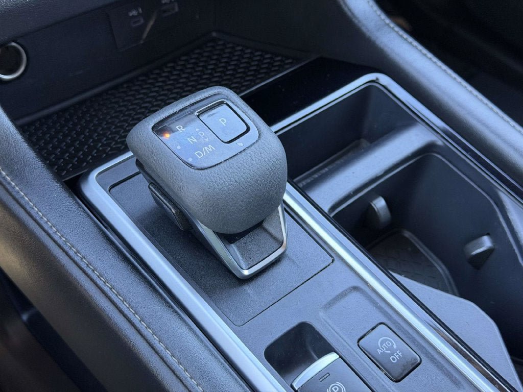 Used 2024 Nissan Pathfinder SV AWD/4WD image 32
