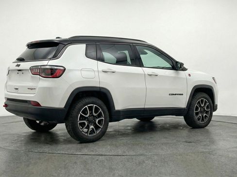 Used 2025 Jeep Compass Trailhawk image 7