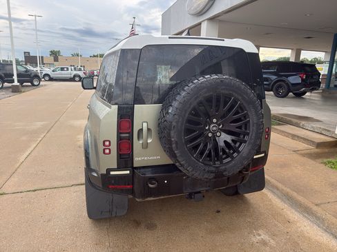 Used 2023 Land Rover Defender 90 S AWD/4WD image 9
