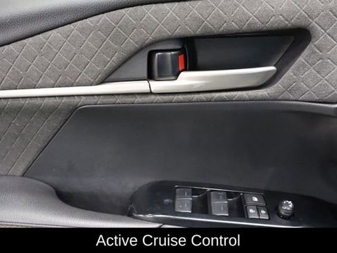 Used 2025 Toyota Camry XLE image 12