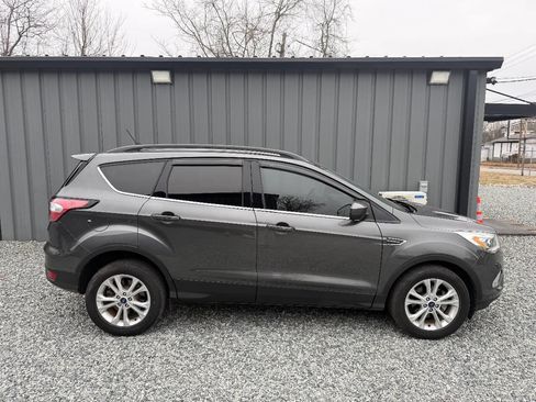 Used 2018 Ford Escape SEL image 2