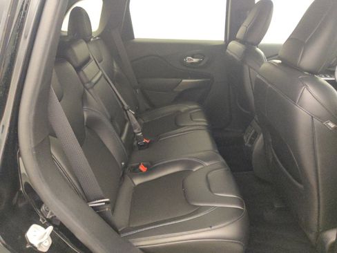 Used 2019 Jeep Cherokee Latitude Plus image 19