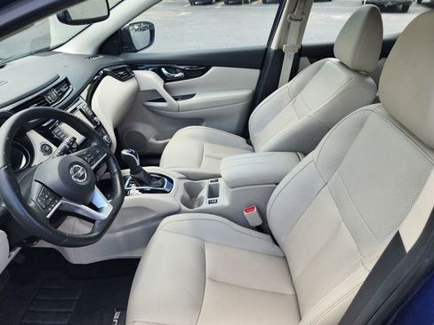Used 2022 Nissan Rogue Sport SL w/ Premium Package FWD image 12