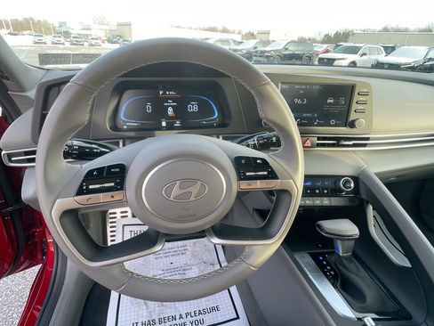 Used 2025 Hyundai Elantra Sport image 14